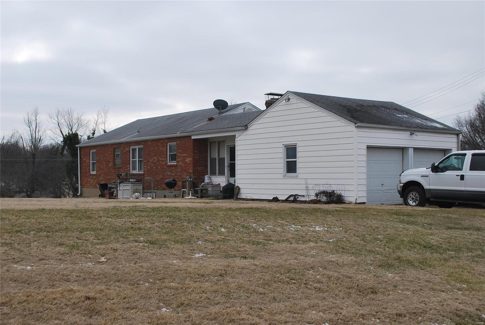 6130 Erb Road St. Louis, MO 63129 - Photo 3 of 11 Gallery Image 3