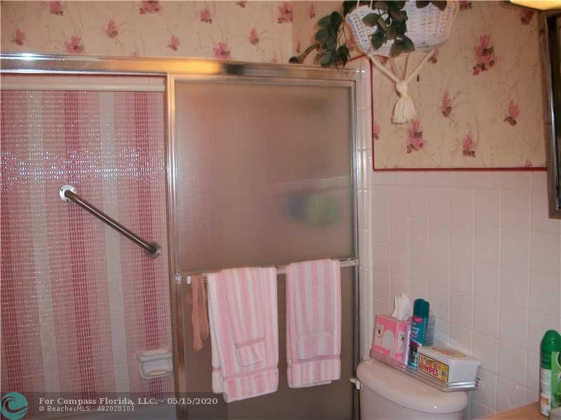 2100 Northeast 38th Street, Unit 135 Lighthouse Point, FL 33064 - Photo 10 of 13 Bathroom
