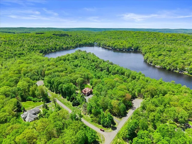 $849,900 | 127 Timber Lake Drive, Canadensis, PA 18325