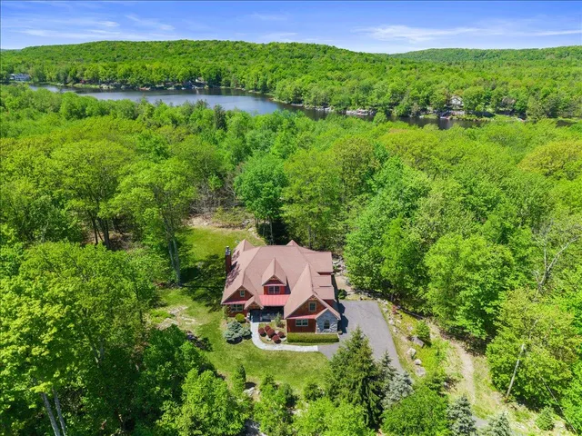 $849,900 | 127 Timber Lake Drive, Canadensis, PA 18325