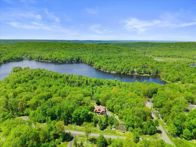 $849,900 | 127 Timber Lake Drive, Canadensis, PA 18325