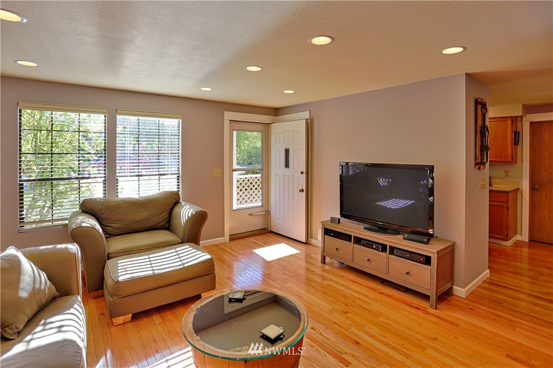 1721 171st Place Southeast Bothell, WA 98012 - Photo 3 of 25 Gallery Image 3
