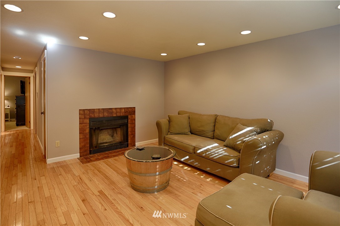 1721 171st Place Southeast Bothell, WA 98012 - Photo 4 of 25 Gallery Image 4