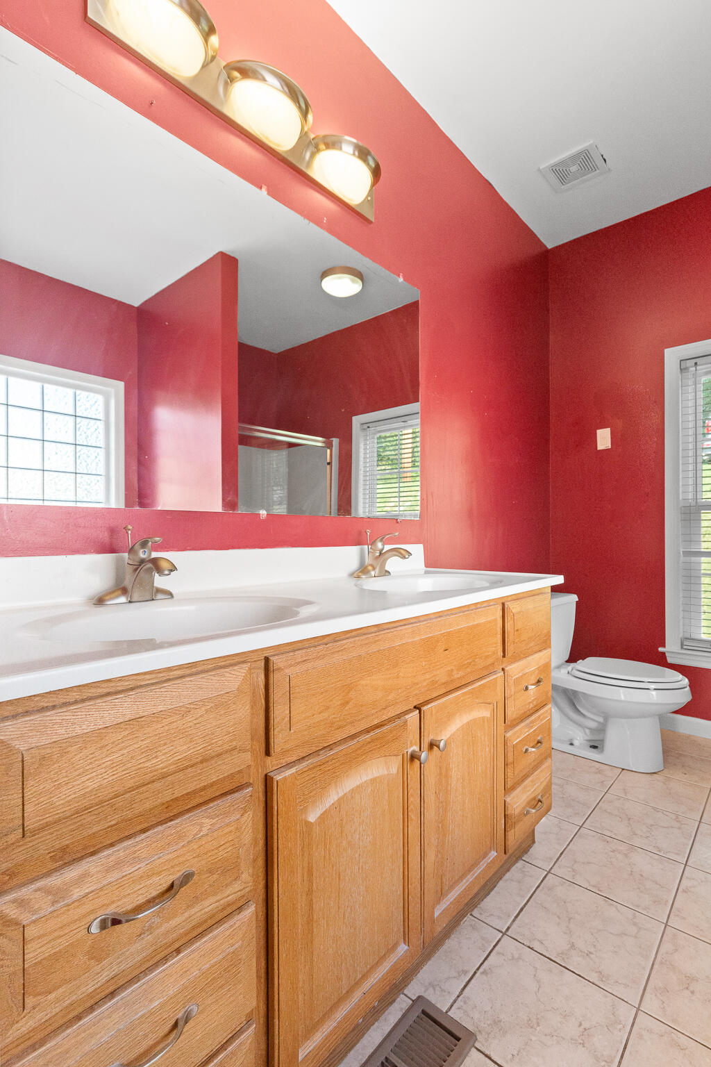 3806 Brock Road Chattanooga, TN 37421 - Photo 24 of 39 Master En Suite