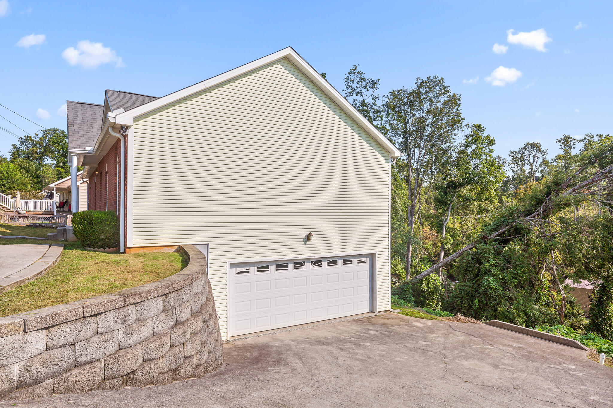 3806 Brock Road Chattanooga, TN 37421 - Photo 4 of 39 2 Car Garage