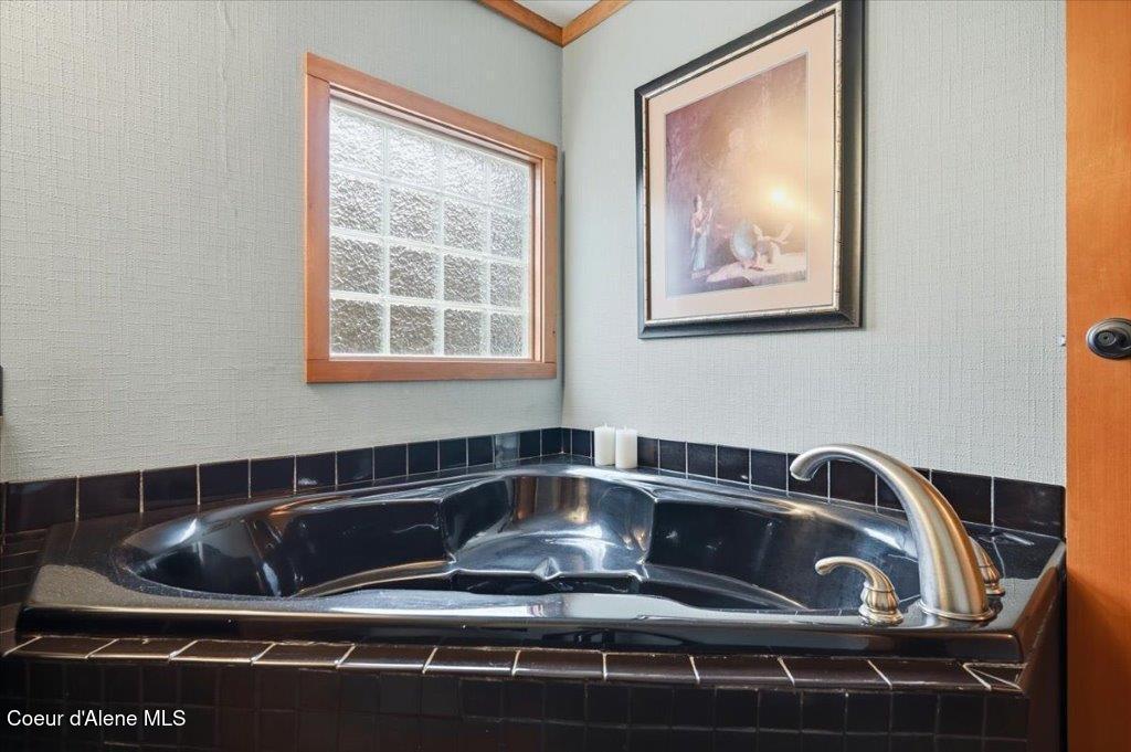 34129 Scenic Bay Road Bayview, ID 83803 - Photo 45 of 69 Primary bathroom