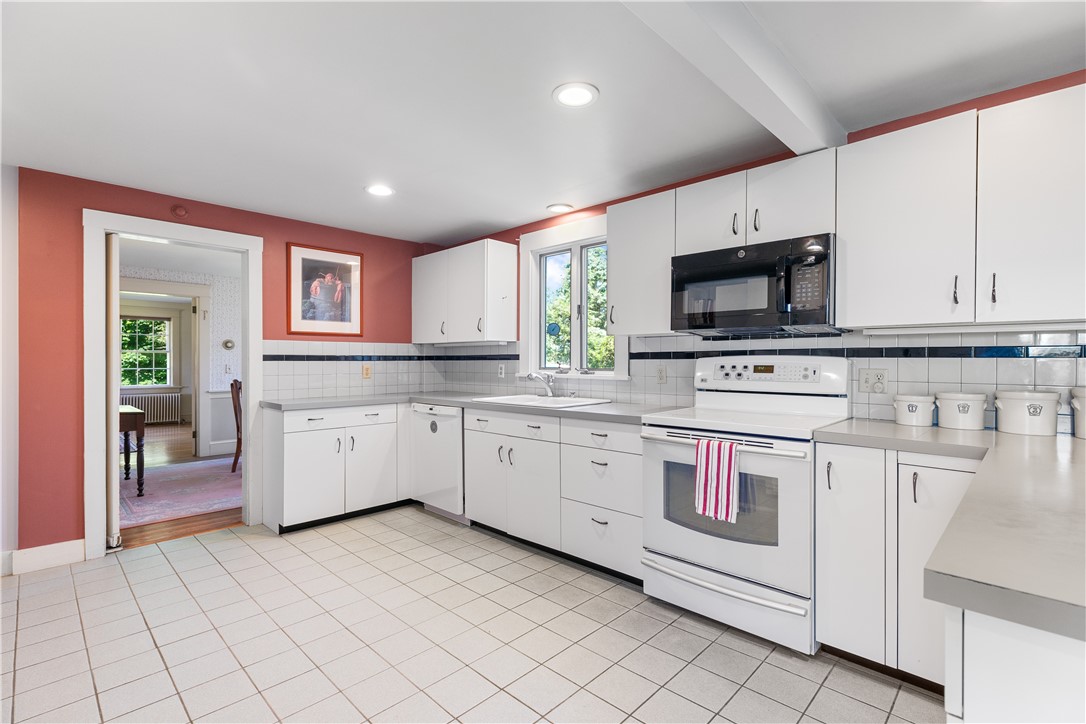 248 Wyatt Road Middletown, RI 02842 - Photo 21 of 50 Kitchen