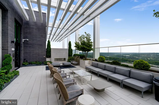 $995,000 | 1781 North Pierce Street, Unit 303, Arlington, VA 22209