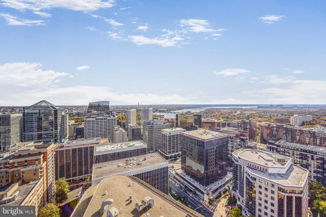 $995,000 | 1781 North Pierce Street, Unit 303, Arlington, VA 22209