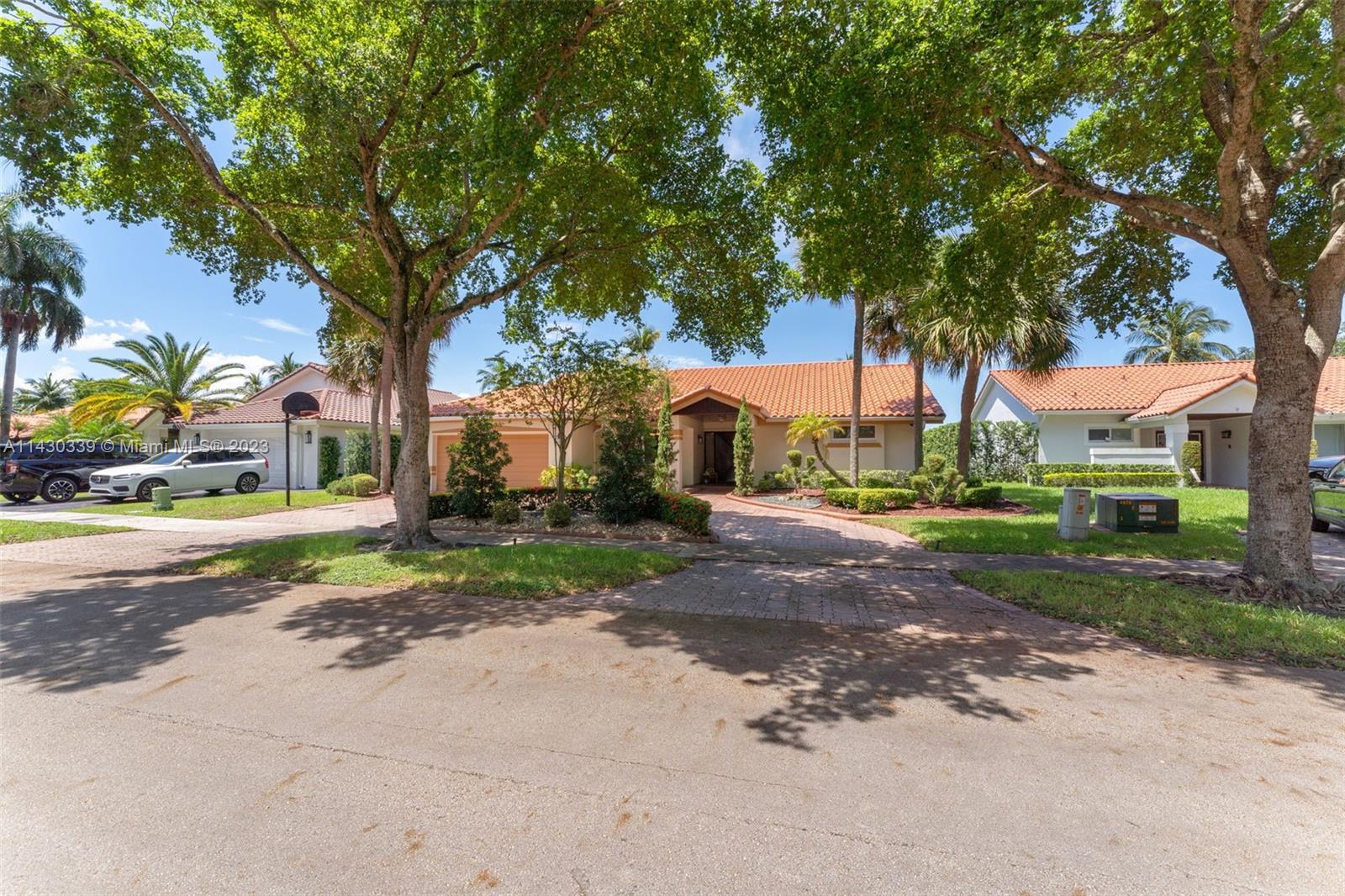 8520 Ardoch Road Miami Lakes, FL 33016 - Photo 4 of 41 Gallery Image 4
