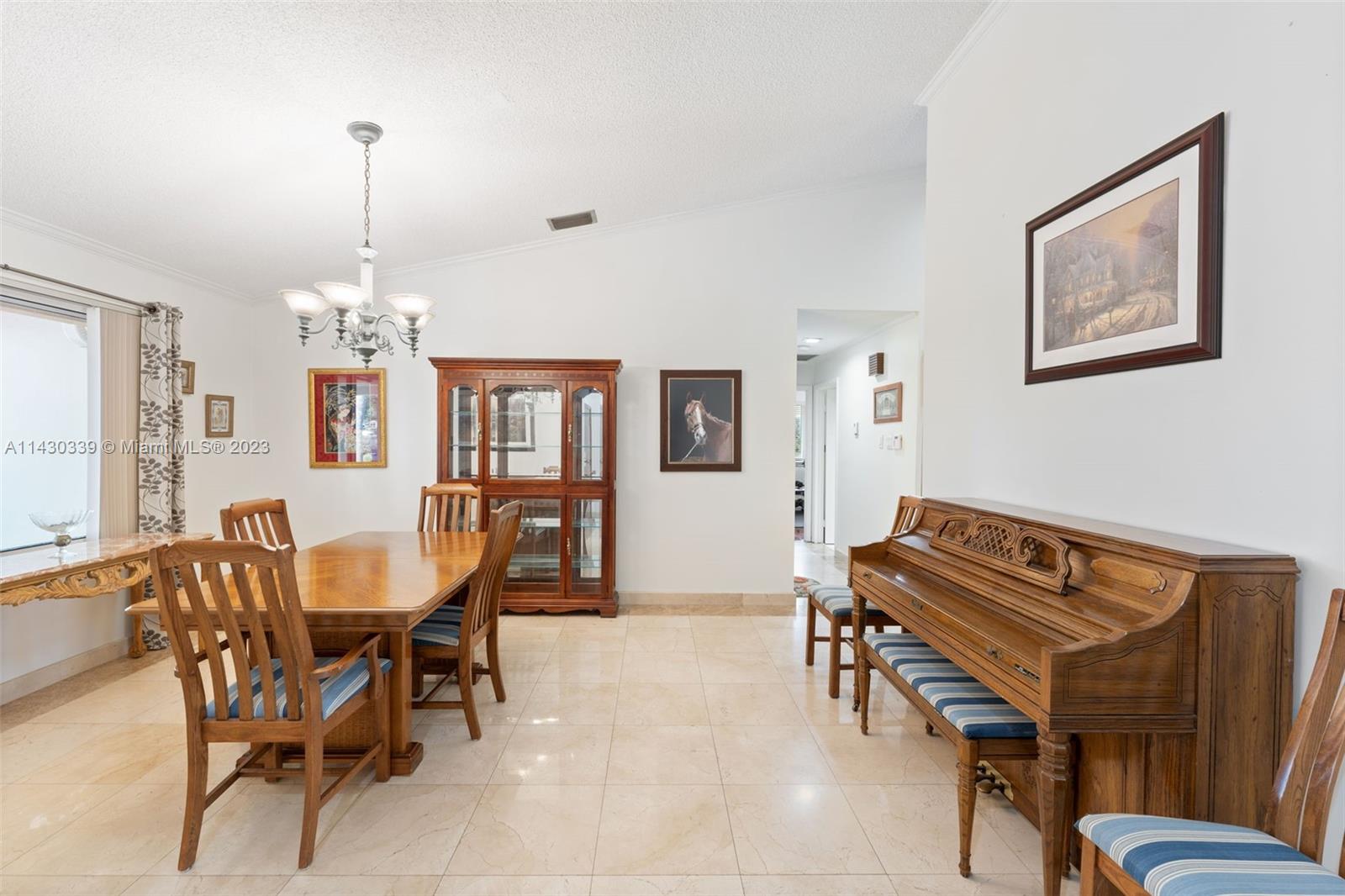 8520 Ardoch Road Miami Lakes, FL 33016 - Photo 8 of 41 Gallery Image 8