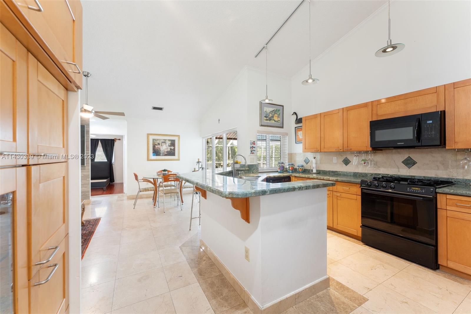 8520 Ardoch Road Miami Lakes, FL 33016 - Photo 10 of 41 Gallery Image 10