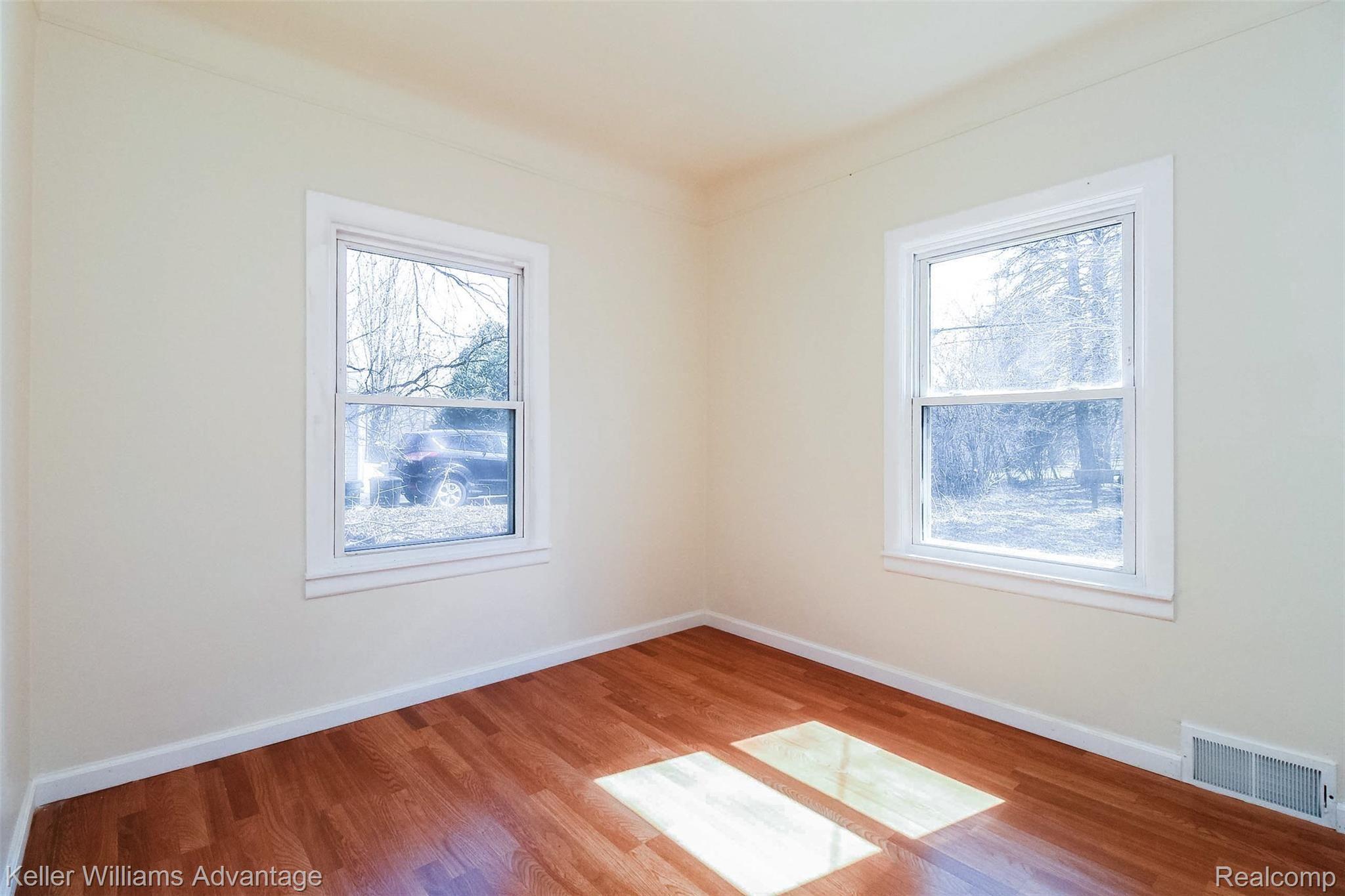 29661 Five Mile Road Livonia, MI 48154 - Photo 14 of 26 Fresh paint & new flooring