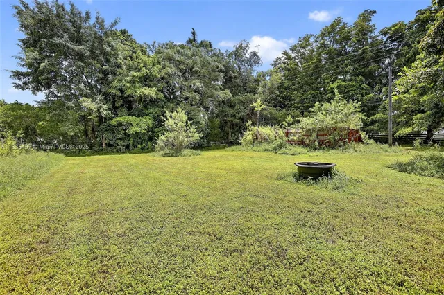 a view of yard with lake view
