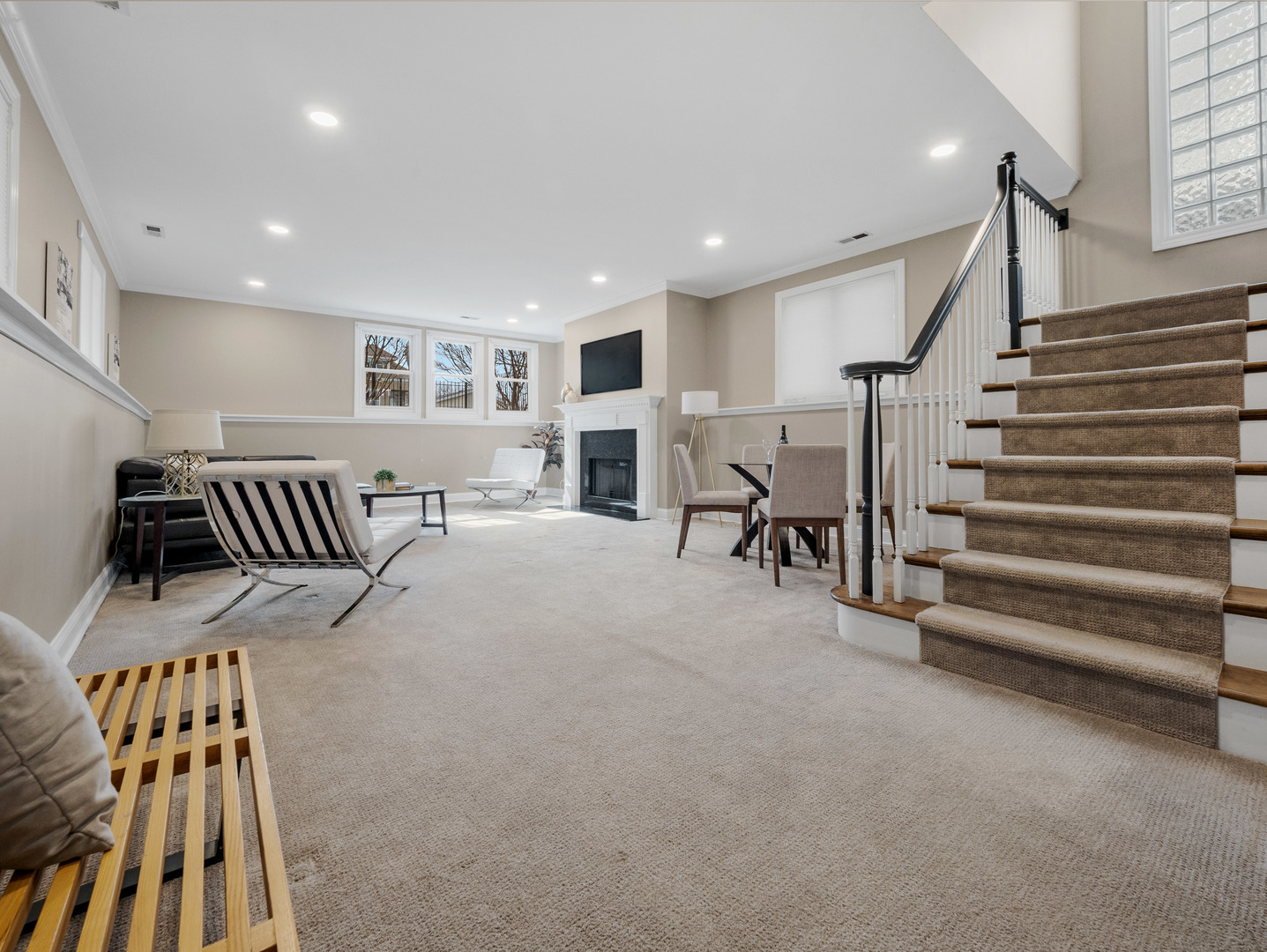 2452 West Dakin Street Chicago, IL 60618 - Photo 32 of 39 a view of entryway and hall