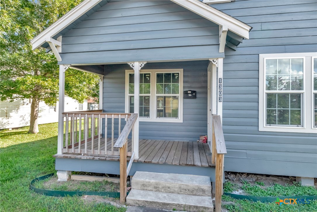 1303 East North Street Victoria, TX 77901 - Photo 5 of 36 a view of a house with backyard and a porch