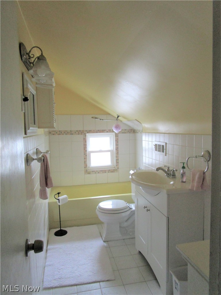 5131 Eastover Road Cleveland, OH 44124 - Photo 14 of 21 Bright and sunny updated 2nd floor bathroom.
