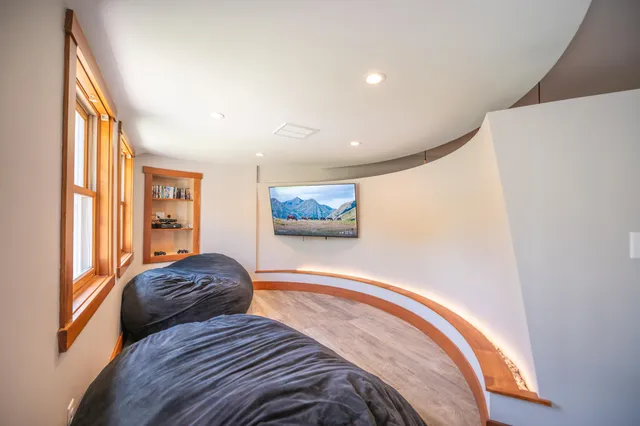 $925,000 | 9 D Dover Springs Lane, West Dover, VT 05356