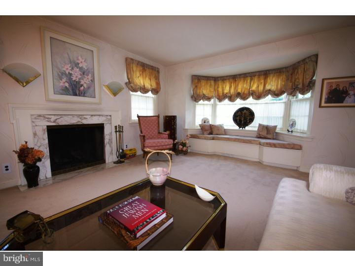 1133 Coventry Road Cheltenham, PA 19012 - Photo 9 of 25 Living Room