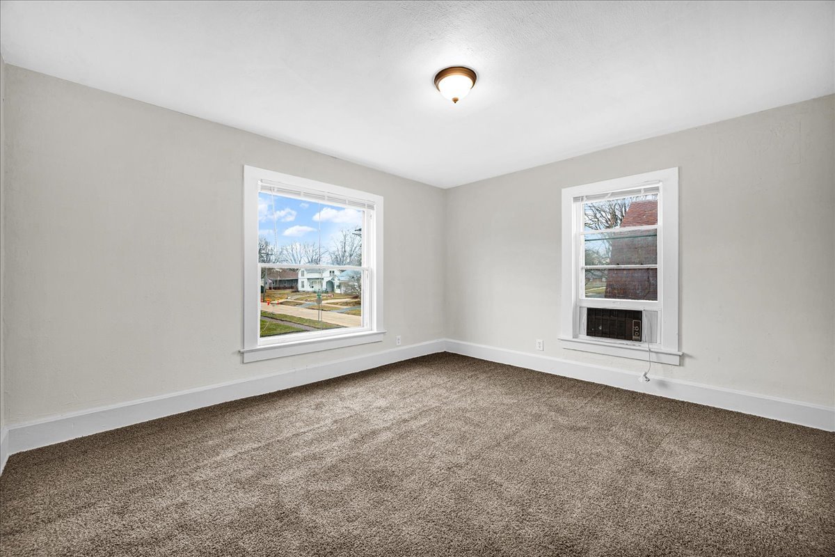 449 North 3rd Avenue Canton, IL 61520 - Photo 15 of 28 an empty room with a window
