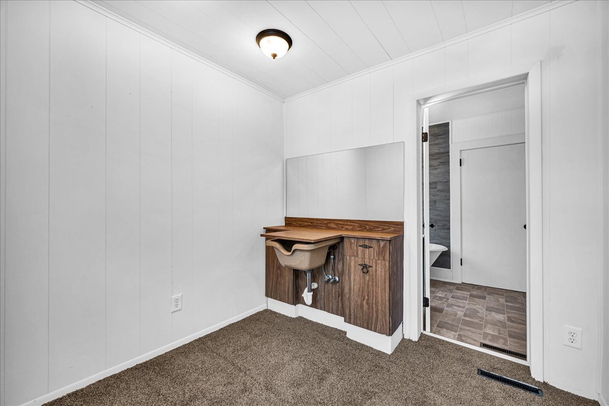 449 North 3rd Avenue Canton, IL 61520 - Photo 19 of 28 a view of a storage & utility room in a kitchen
