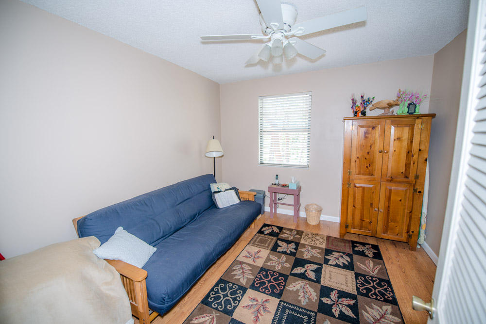 180 Coral Road Islamorada, FL 33036 - Photo 18 of 28 Guest Bedroom