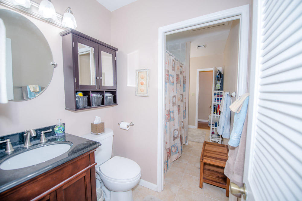 180 Coral Road Islamorada, FL 33036 - Photo 20 of 28 Bathroom