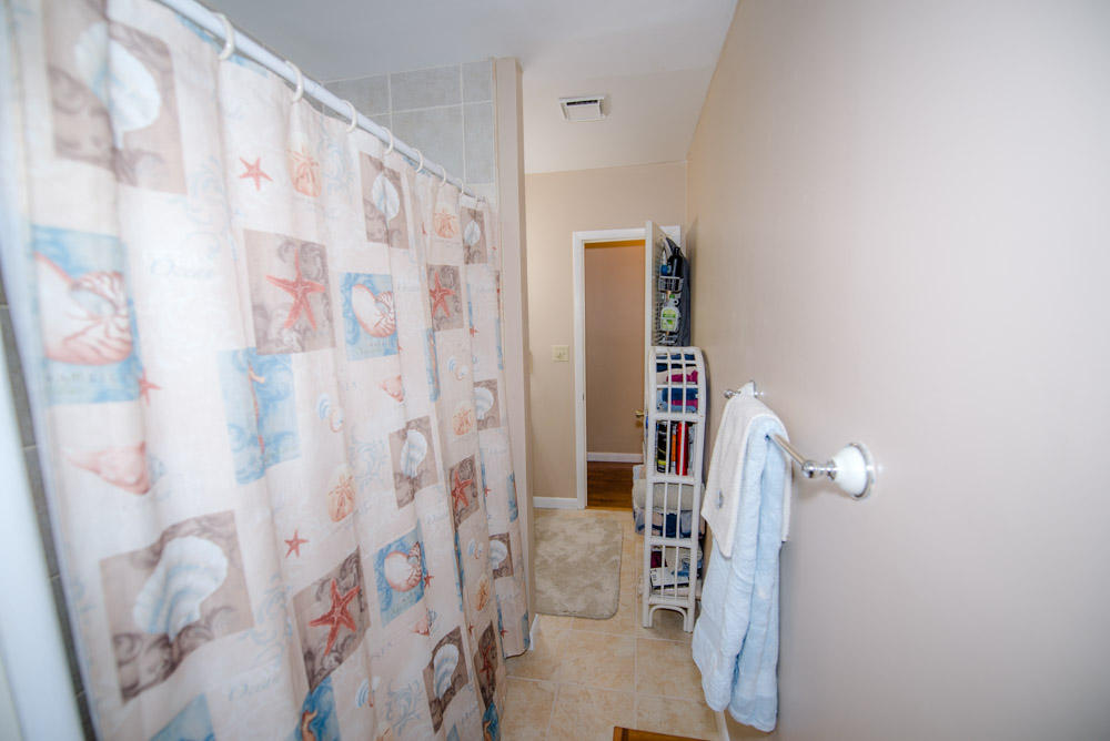 180 Coral Road Islamorada, FL 33036 - Photo 21 of 28 Jack and Jill Bath