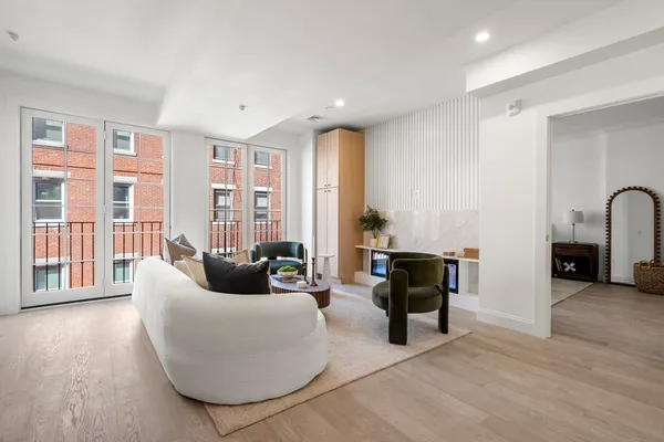 $2,350,000 | 51 North Margin Street, Unit 2, Boston, MA 02113
