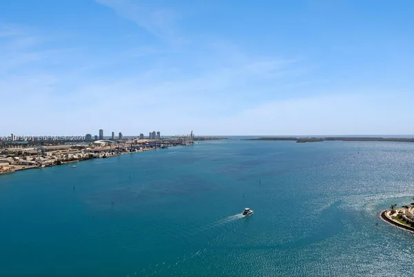 $1,040,000 | 335 South Biscayne Boulevard, Unit 3012, Miami, FL 33131