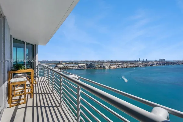 $1,040,000 | 335 South Biscayne Boulevard, Unit 3012, Miami, FL 33131