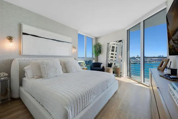 $1,040,000 | 335 South Biscayne Boulevard, Unit 3012, Miami, FL 33131