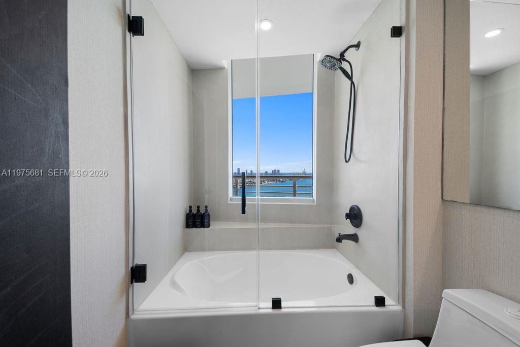 335 South Biscayne Boulevard, Unit 3012 Miami, FL 33131 - Photo 19 of 29
