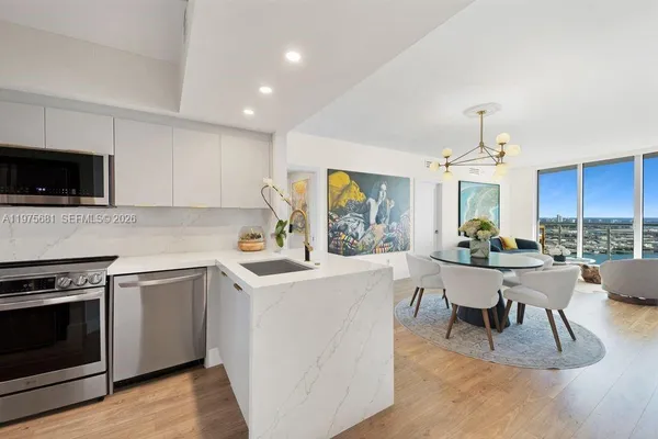 $1,040,000 | 335 South Biscayne Boulevard, Unit 3012, Miami, FL 33131