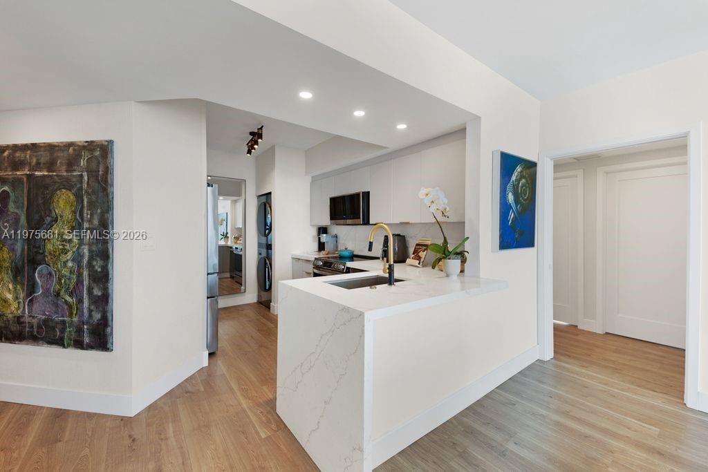 335 South Biscayne Boulevard, Unit 3012 Miami, FL 33131 - Photo 4 of 29