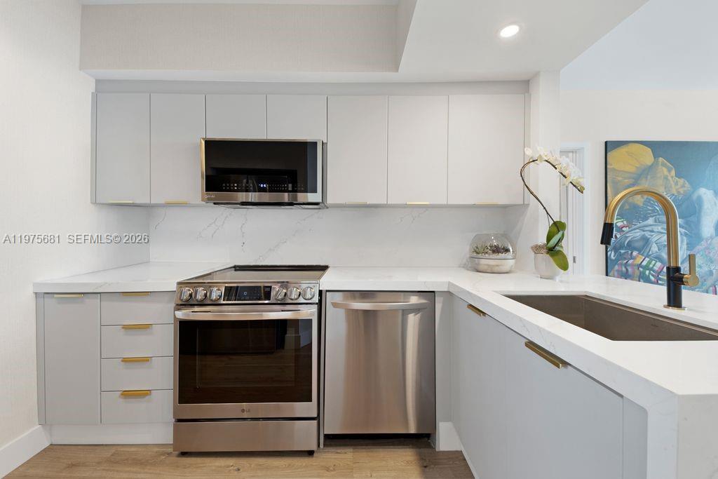 335 South Biscayne Boulevard, Unit 3012 Miami, FL 33131 - Photo 5 of 29