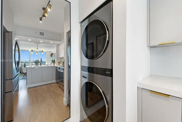 $1,040,000 | 335 South Biscayne Boulevard, Unit 3012, Miami, FL 33131