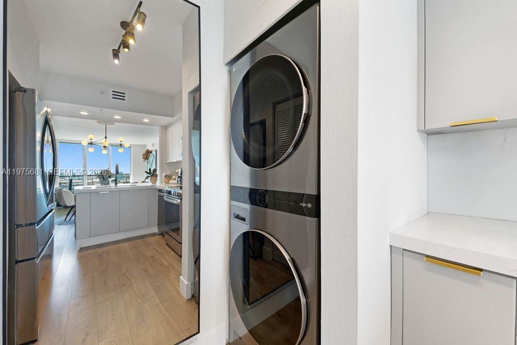 335 South Biscayne Boulevard, Unit 3012 Miami, FL 33131 - Photo 6 of 29