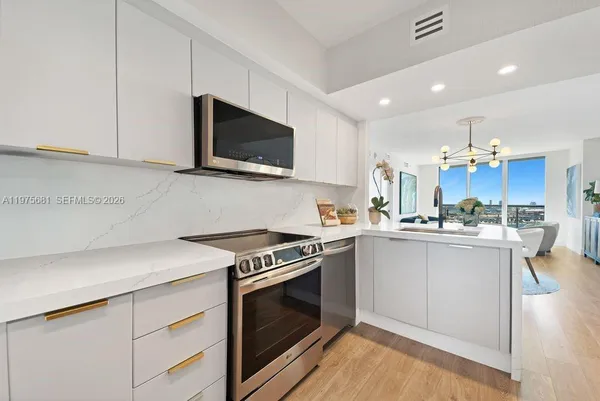 $1,040,000 | 335 South Biscayne Boulevard, Unit 3012, Miami, FL 33131