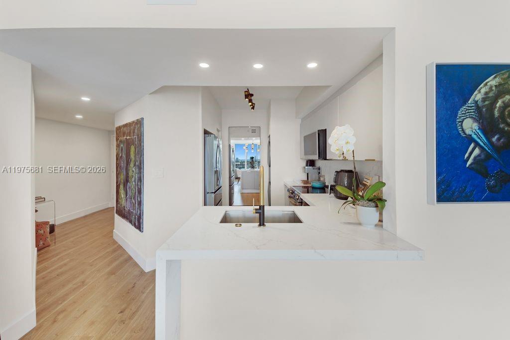 335 South Biscayne Boulevard, Unit 3012 Miami, FL 33131 - Photo 8 of 29