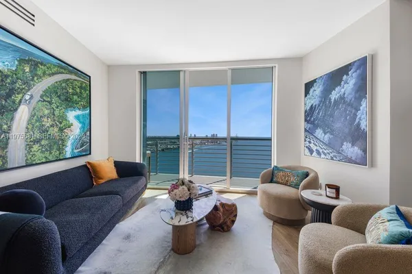 $1,040,000 | 335 South Biscayne Boulevard, Unit 3012, Miami, FL 33131