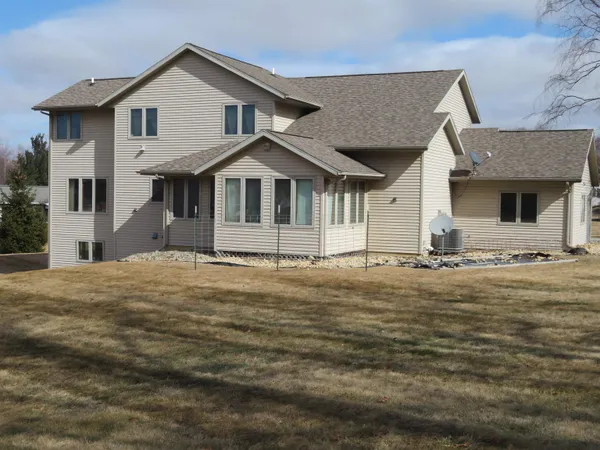 $364,900 | 3204 Farmdale Lane, Freeport, IL 61032