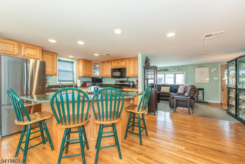 77 Eldora Road Parsippany, NJ 07054 - Photo 6 of 23