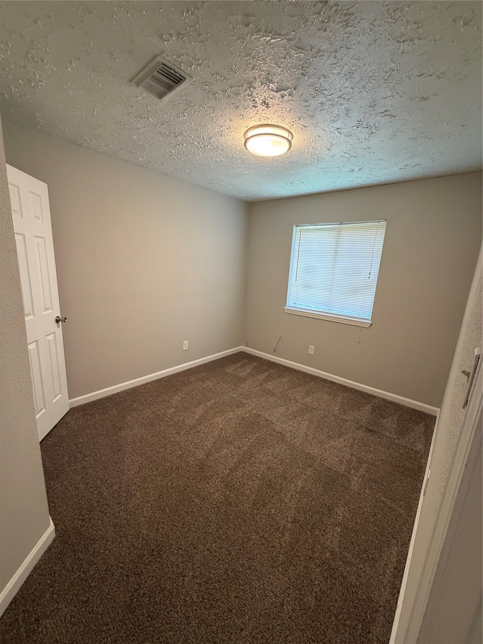 8662 Pearl Point Street Houston, TX 77044 - Photo 16 of 28 an empty room with windows