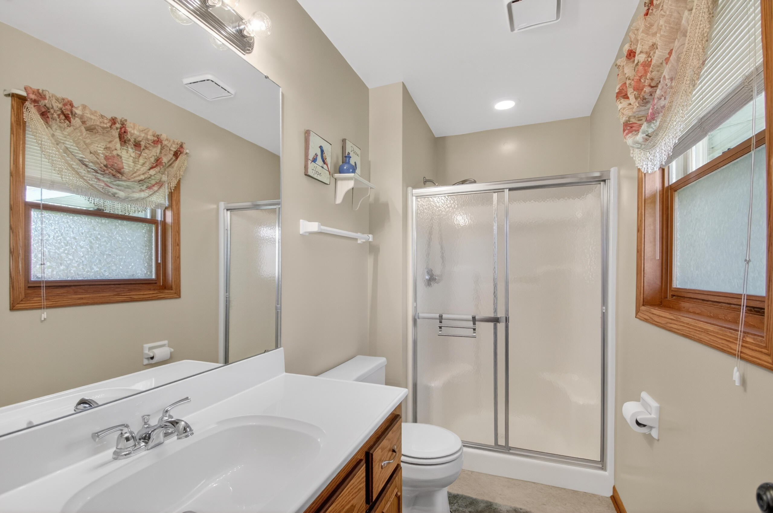 4338 25th Street Kenosha, WI 53144 - Photo 14 of 28 Primary Bath