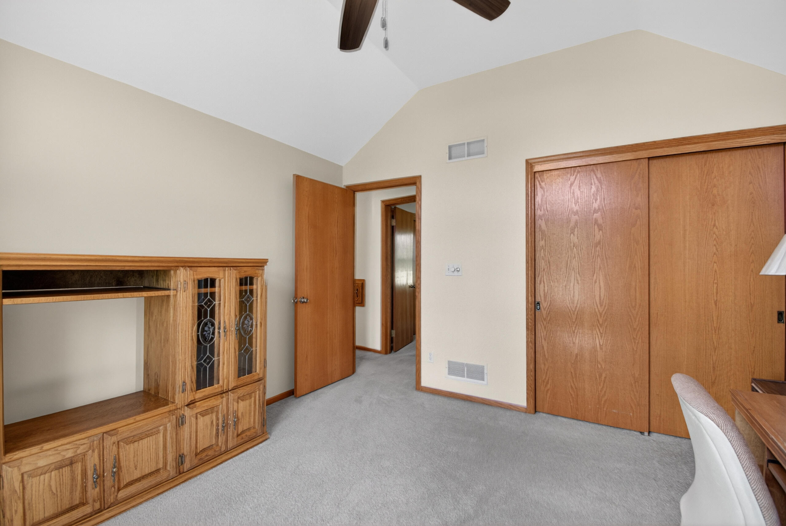 4338 25th Street Kenosha, WI 53144 - Photo 17 of 28 3rd Bedroom