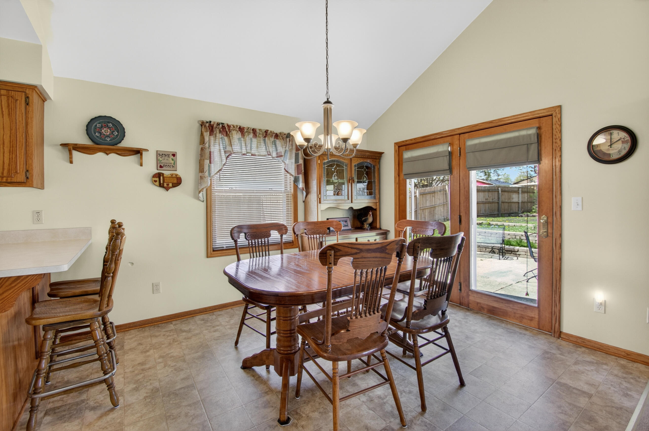 4338 25th Street Kenosha, WI 53144 - Photo 7 of 28 Dining Room