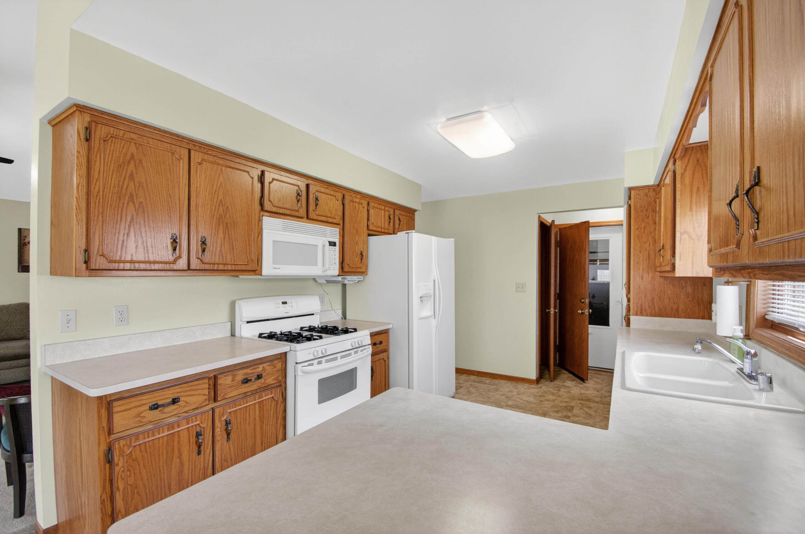 4338 25th Street Kenosha, WI 53144 - Photo 8 of 28 Kitchen