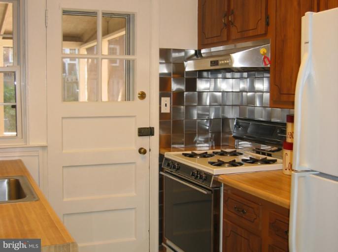 1751 Glen Ridge Road Parkville, MD 21286 - Photo 11 of 18 Kitchen