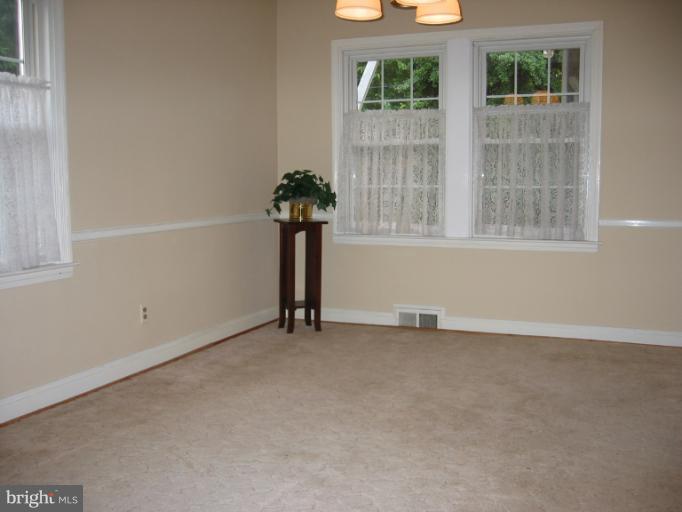 1751 Glen Ridge Road Parkville, MD 21286 - Photo 5 of 18 Dining Room